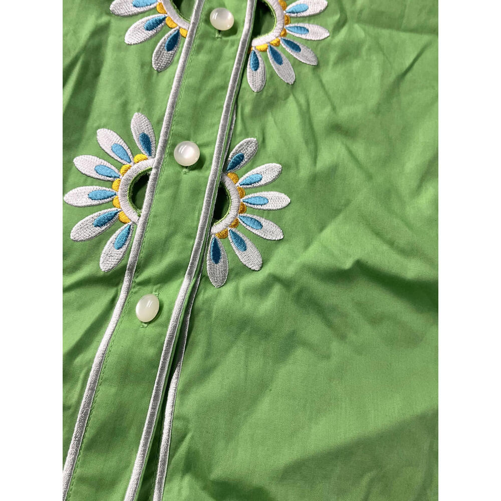 Bob Mackie ARt 2 Wear Green Short Sleeve Button-Up Shirt with Daisy Embroidery - Picture 9 of 13